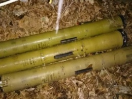Три тайника с гранатометами нашли в Донецкой области