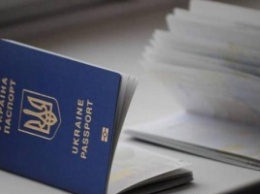 Президент согласен заменить в украинских паспортах русский язык на английский