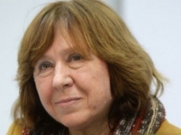 Светлана Алексиевич: Войну в Украине не дает закончить "красный человек"