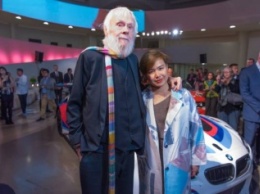 Цао Фэй и Джон Балдессари продолжат коллекцию BMW Art Car