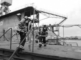 В "Судостроительном заводе им. 61 коммунара" проведены совместные учения спасателей с экипажем ракетного катера
