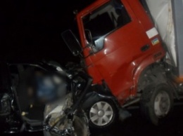 Автомобиль столкнулся с грузовиком в Полтавской области, два человека погибли