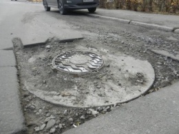 В Николаеве коммунальщики разворотили дорогу и уже месяц не спешат ремонтировать