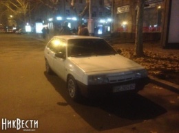 Николаевцы заблокировали автомобиль, который в нарушение правил «летел» по Советской и едва не сбил ребенка