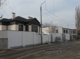 Жители Ленинского района возмущены строительством элитных коттеджей на ЖЭКовской территории