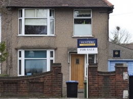 Британка продала дом во время командировки мужа из-за его измены