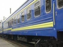 Поезд "Киев - Винница" сбил грузовик: водитель погиб