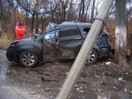 Автомобиль врезался в столб в Славянске, водитель погиб