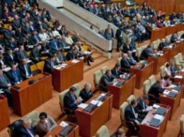 Депутаты Полтавского облсовета устроили массовую драку (ВИДЕО)
