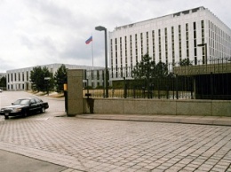 В посольстве РФ в США усилили меры безопасности