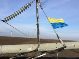 Reuters: Почему Украина прекратила ремонт ЛЭП на границе с Крымом