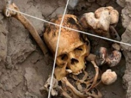 Археологи нашли в Перу захоронения мумий (ВИДЕО)
