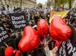 Испанцы и британцы протестуют против участия в авианалетах в Сирии
