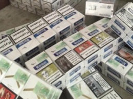 Украинец пытался вывезти в Италию более 2 тысяч пачек сигарет