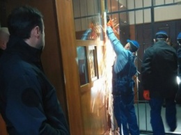 Во всех отделениях полиции в Одесской области демонтируют решетки на входах