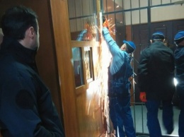 В Одесской области демонтируют решетки на входах в отделения полиции