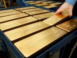 Цена золота упала до пятилетнего минимума
