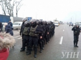 Полицейские в Житомирской области силой разблокировали международную трассу