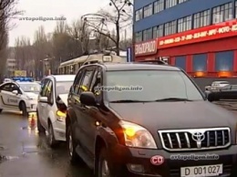 В Киеве сотрудник посольства РФ на Toyota Prado с дипномерами устроил ДТП. ФОТО+видео