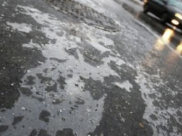 Гололед на дорогах Днепропетровщины: водителей и пешеходов просят быть осторожнее