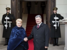 Президент начал однодневный рабочий визит в Литву