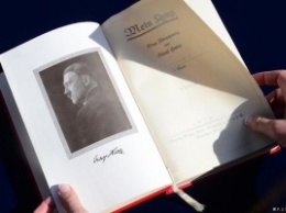 В ФРГ впервые после войны переиздадут Mein Kampf