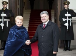 Петр Порошенко прибыл с рабочим визитом в Литву