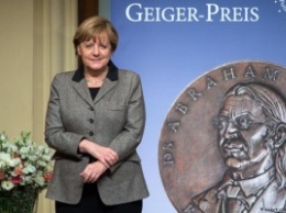 Ангела Меркель удостоена премии за заслуги перед иудаизмом