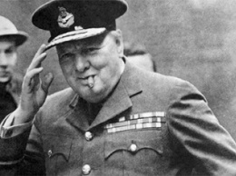 Историки узнали о долгах Черчилля за костюмы