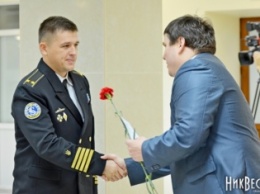 Заминистра обороны Гусев поблагодарил николаевских военнослужащих за мужество и вручил ордера на квартиры