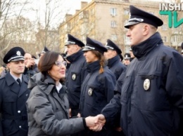 «Я думаю, они хорошие»: присягу 484 полицейских Николаева приняла Хатия Деканоидзе