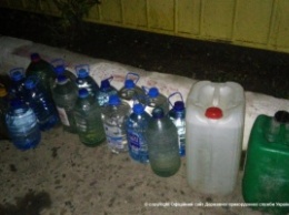 На границе молдаванин пытался провезти почти 200 л спирта в бензобаке