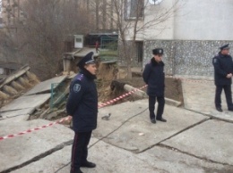 В Киеве жителям дома с рухнувшим фасадом разрешили возвращаться в свои квартиры