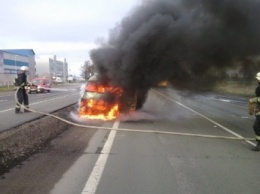Автомобиль сгорел на трассе в Киевской области