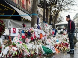 Опознан террорист, взорвавший себя в парижском клубе "Батаклан"