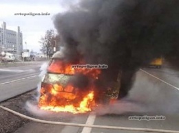 На Киевщине на трассе Киев-Одесса сгорел автомобиль DongFeng. ФОТО