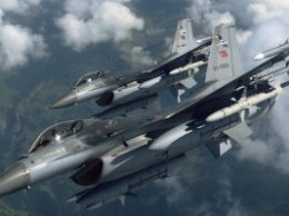 Турция авиаударами атаковала иракских курдов