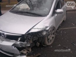 ВИДЕО ДТП в Днепропетровске: ЗАЗ протаранил Honda Civic, пассажиру повезло!