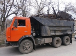 В Николаеве полиция задержала КамАЗ, который вывозил металл с территории завода