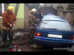 ДТП в Ужгороде: BMW врезался в Mercedes, а затем в столб - погиб водитель. ФОТО