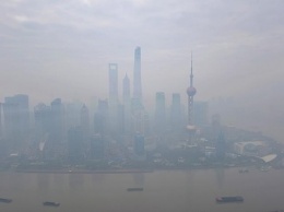 Из-за небывалого смога китайцы покупают "горный воздух" из Канады
