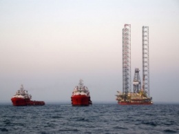 Россия устанавливает в Черном море захваченную в Крыму украинскую нефтедобывающую платформу, - ГосПС