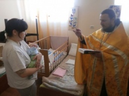 День Святого Николая в Николаевском СИЗО: двух малышей, которые находятся здесь с мамами, окрестили