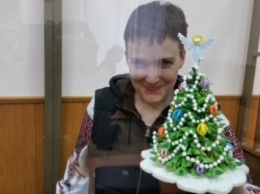 Н.Савченко поздравила с Рождеством и Новым Годом бумажной елкой