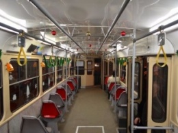 В Киеве запустили праздничные трамваи