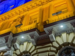 В центре Одессы появился 70-метровый флаг Украины