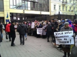 Митингующие предложили антикоррупционерам Саакашвили вместе провести люстрацию на таможне