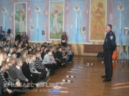 Полицейские Кривого Рога провели рейд по школам и детским садам (фото)