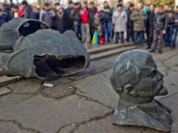 В Луганской обл. в связи с декоммунизацией демонтировали 138 памятников из 151, - ЛВГА