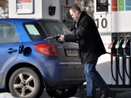 Ездить дорого: Когда в Украине подешевеет бензин?